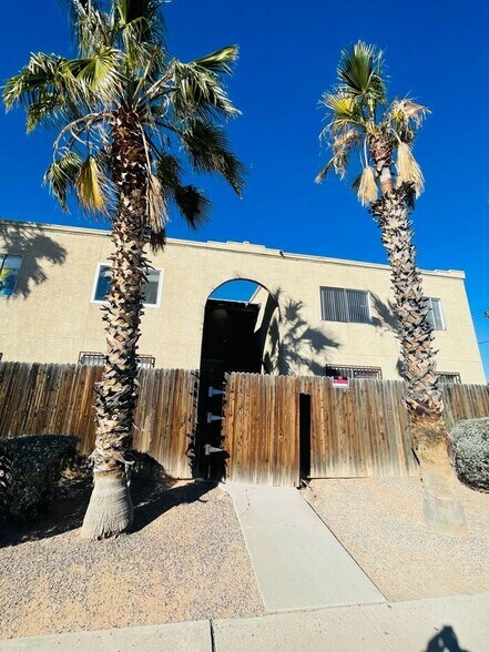 Building Photo - 2767 N Edith Blvd