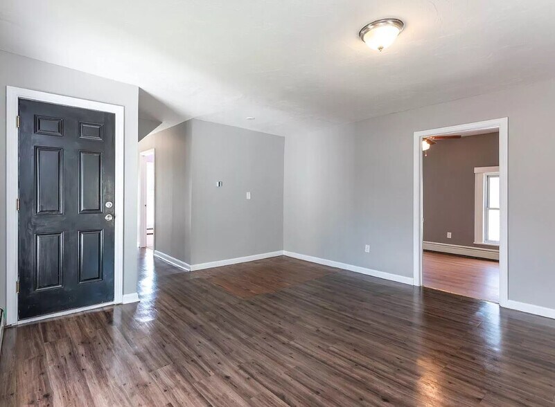 Building Photo - 554 Lake Ave