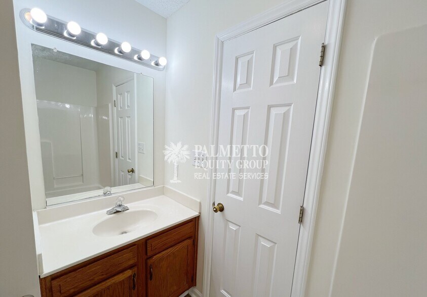 Building Photo - 4806 Shady Pine Dr