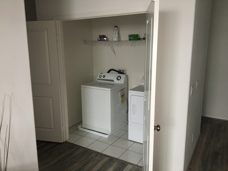 Laundry room with W/D included - 10958 Kittridge St