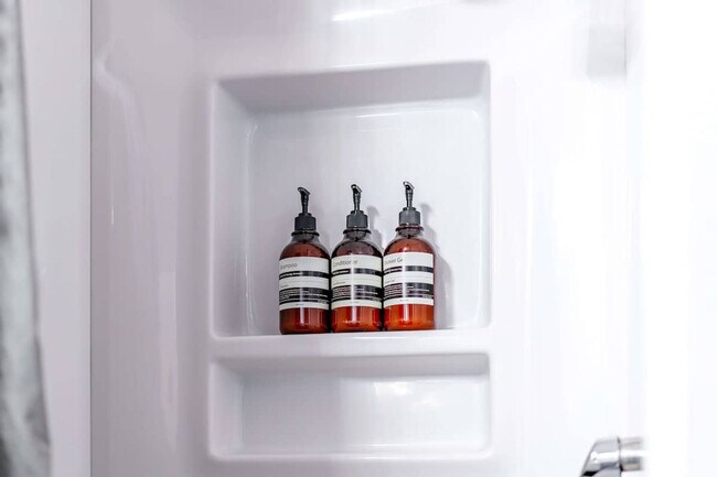 Building Photo - 1180 N High St