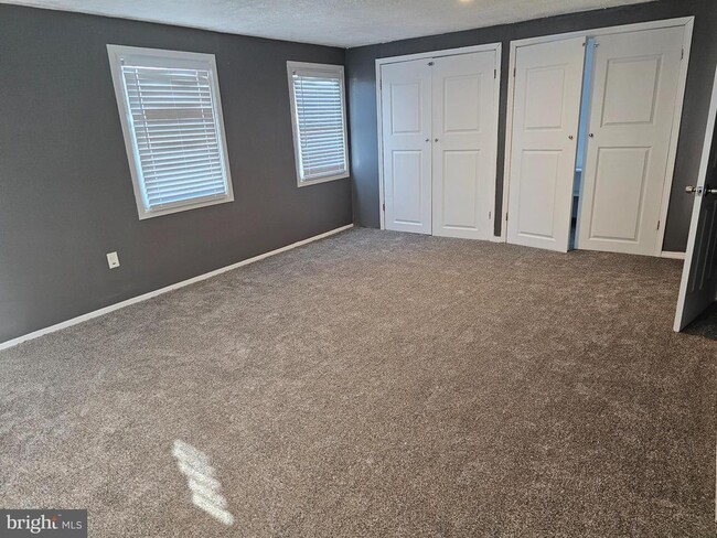 Building Photo - 12 Hasting Ln