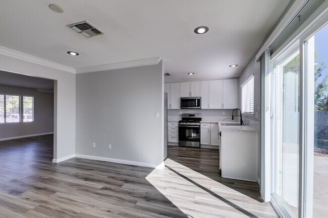 Building Photo - 8392 Gresham Dr
