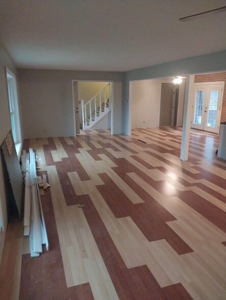 Building Photo - 1582 Main St