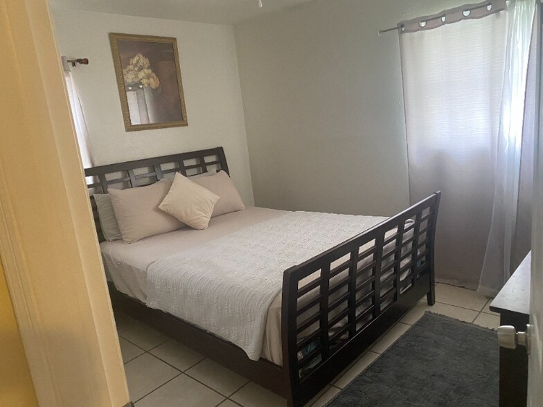 Building Photo - 2522 Stratford Dr