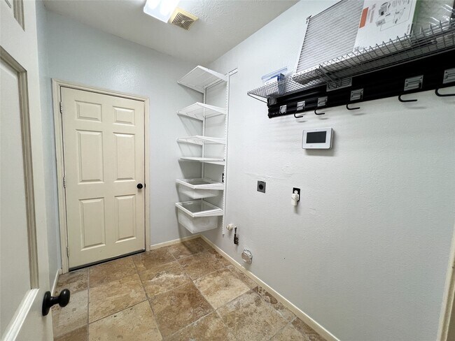 Building Photo - 2215 Dorman Ct