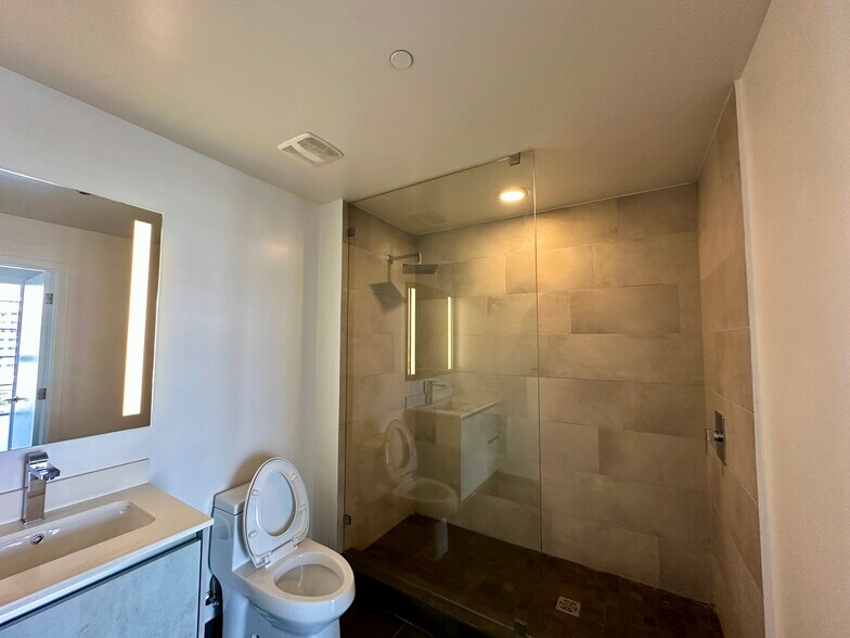 Building Photo - 558 NW 30th St