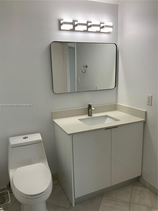 Building Photo - 1401 SW 22nd St