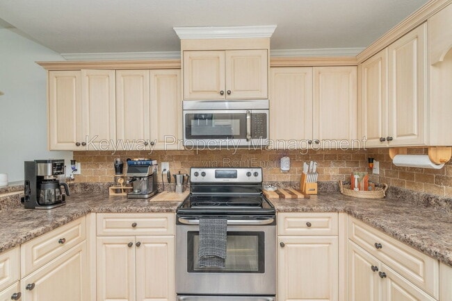 Building Photo - 3128 Alexandria Dr