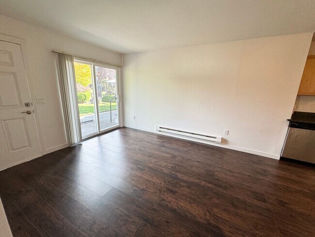 Building Photo - Saybrook condo one bedroom, including parking