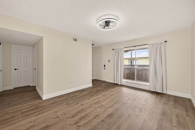 Building Photo - 7714 Renwick Dr