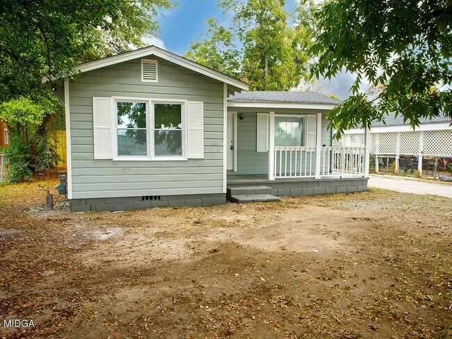 Building Photo - 955 Putnam St