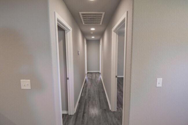 Building Photo - 820 Hindman Dr