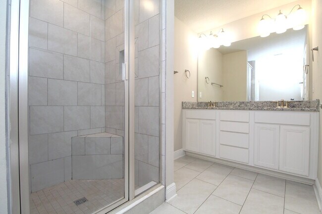 Building Photo - Spacious 3-Bed, 2.5-Bath Townhome Steps from Blue Wahoos Stadium & Palafox Street with Upgraded K...