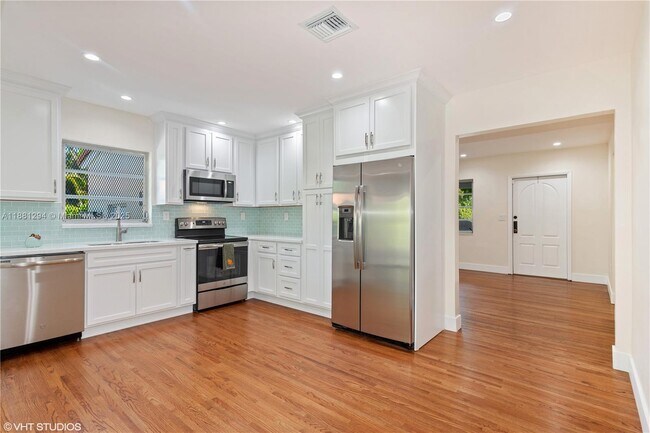 Building Photo - 1456 SW 65th Ave
