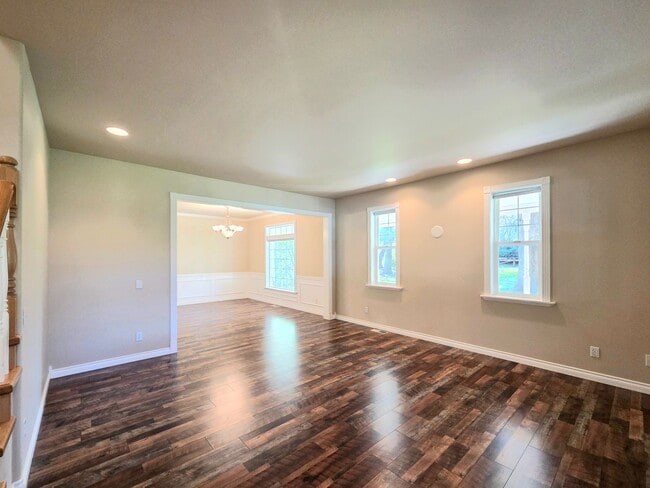 Building Photo - Luxurious Country Living in Desirable Cashmere Location!! 5 Bed + Den, 2.5 Bath!