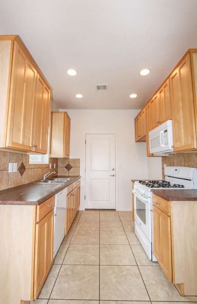 Building Photo - 13011 E Cobb Ct