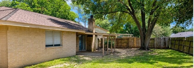 Building Photo - 15343 Mondrian Dr