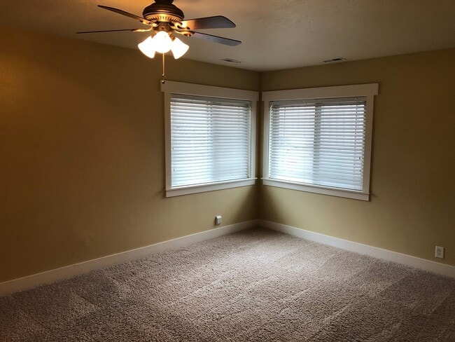 Building Photo - MUST SEE! Beautiful 4 Bedroom/3 Bathroom Home--Near BYU and Peaks Ice Arena