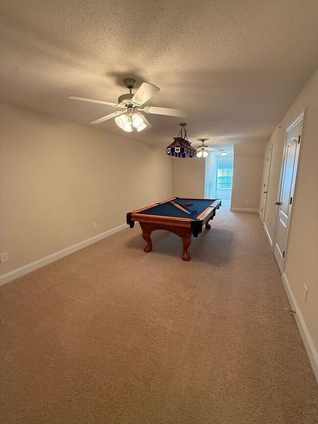 Building Photo - Well-Maintained Home in Convenient Madison Location