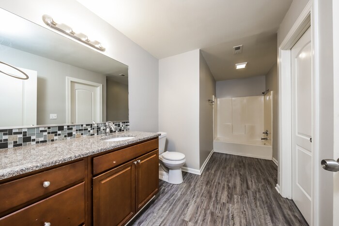 Building Photo - 5160 Largo Dr