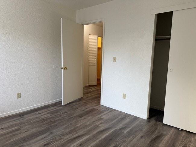 Building Photo - Remodeled 3 bedroom 2 bath house in Citrus Heights HUGE YARD