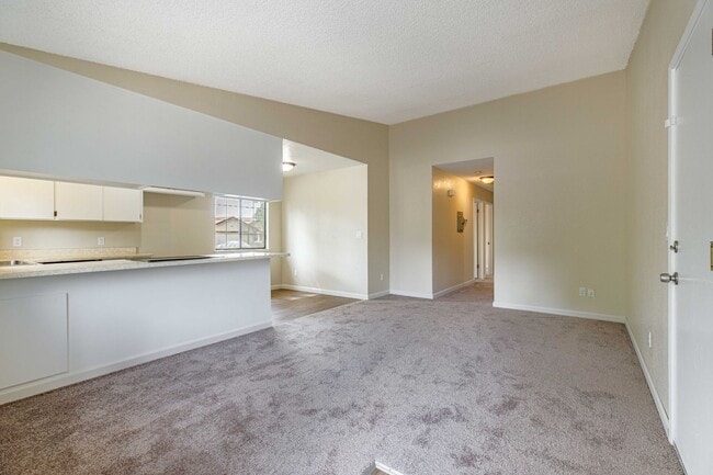 Building Photo - 3 bed 2 bath home for RENT in Modesto by Highway 99 and Costco!