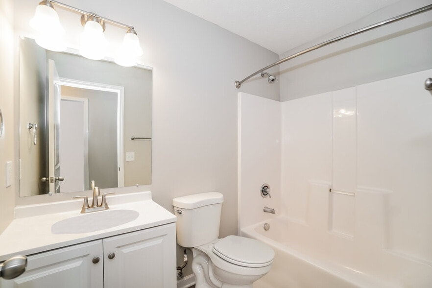 Building Photo - 255 Whitewater Ct