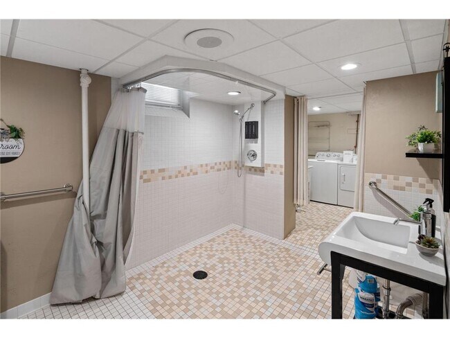 Building Photo - 2721 29th Ave NE