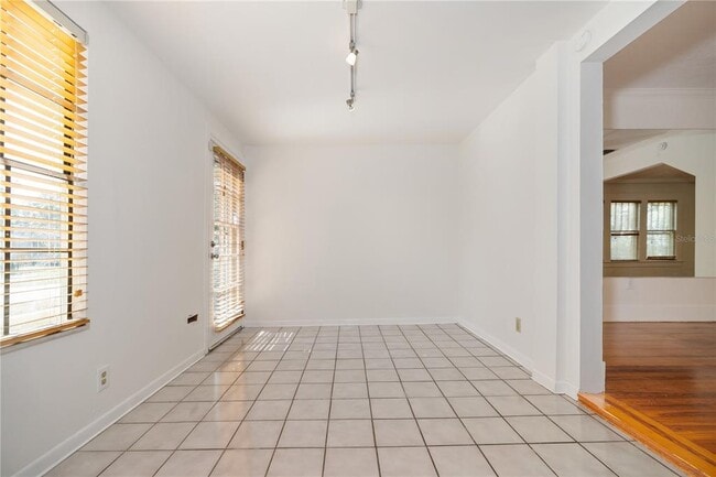 Building Photo - 113 W Powhatan Ave