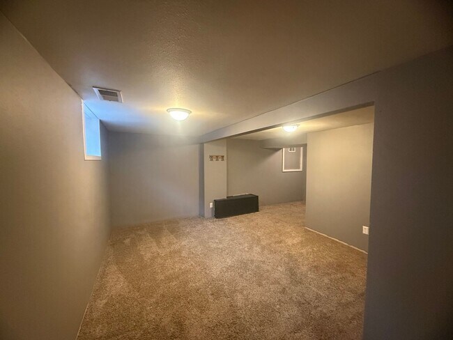 Building Photo - Spacious four-bedroom, two bathroom, pet friendly home!