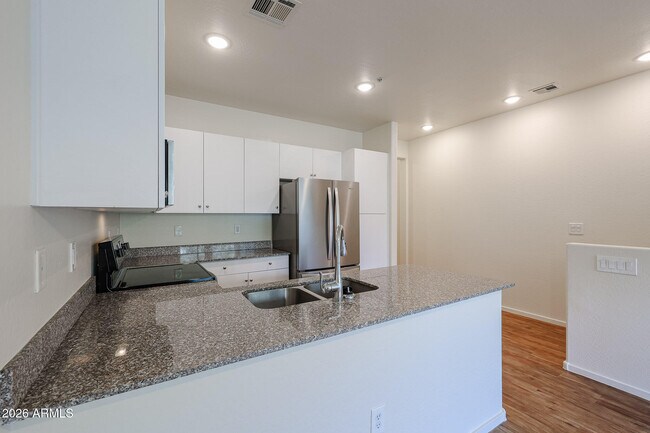Building Photo - 2321 E Hidalgo Ave