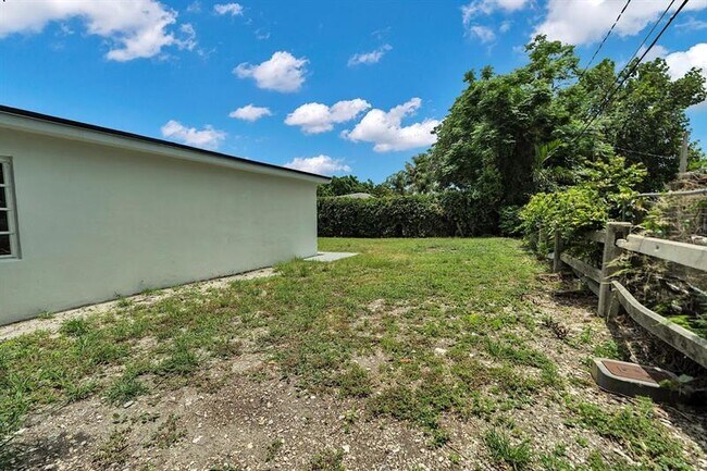 Building Photo - 14620 Tyler St
