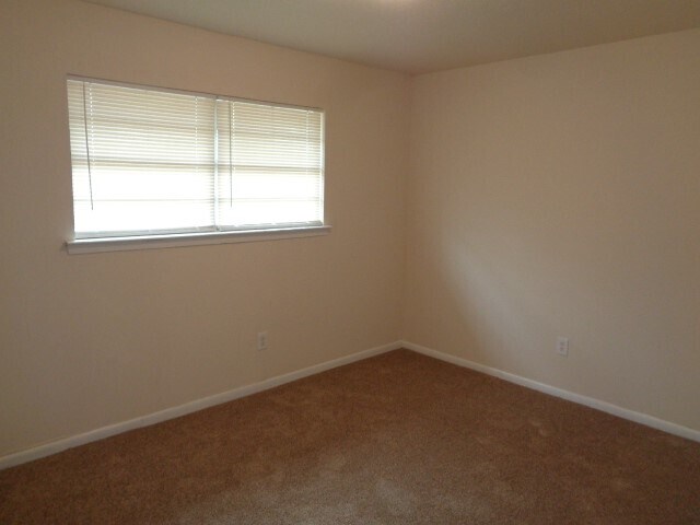 Building Photo - 701 Foster Dr