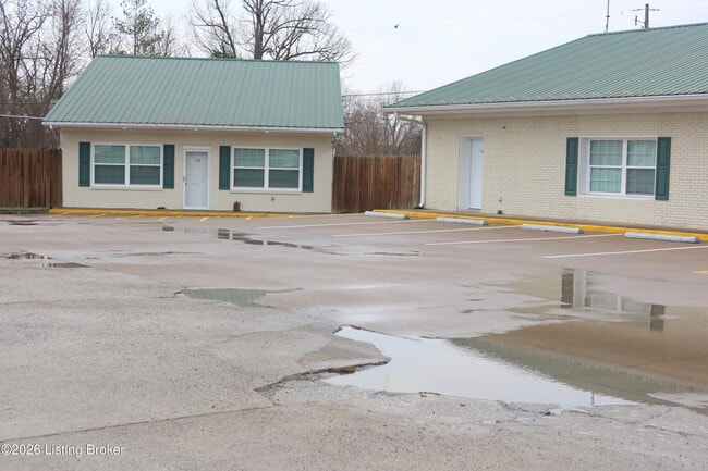 Building Photo - 114 Peonia Rd