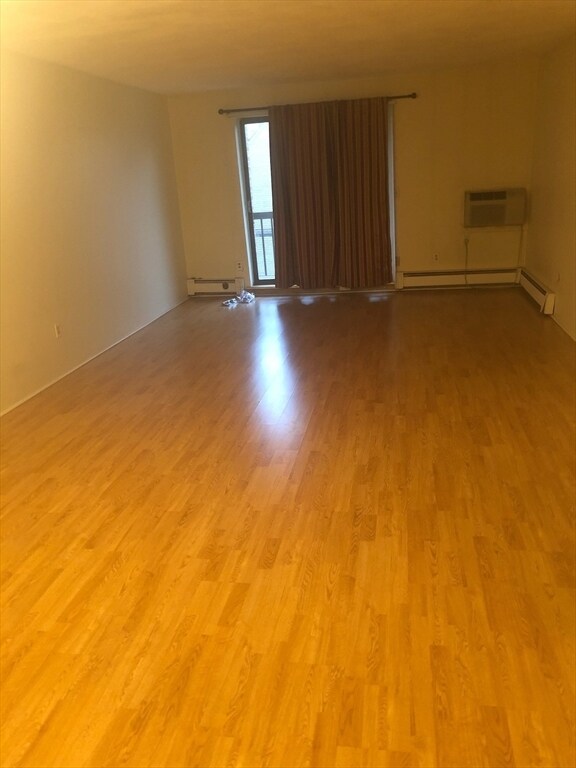 Building Photo - 245 Sea St