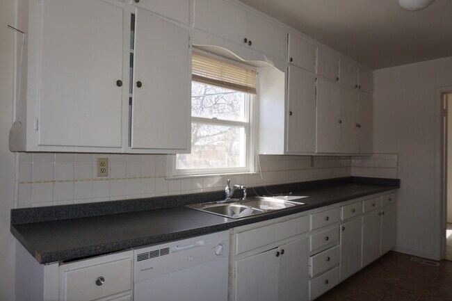 Building Photo - 3543 Valley Heights Dr