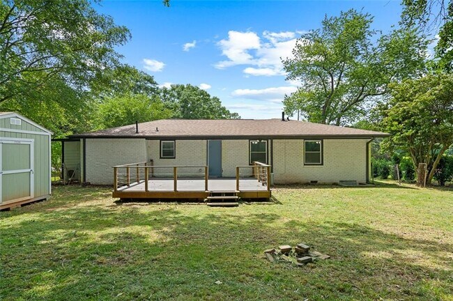 Building Photo - 1824 Atherton Dr