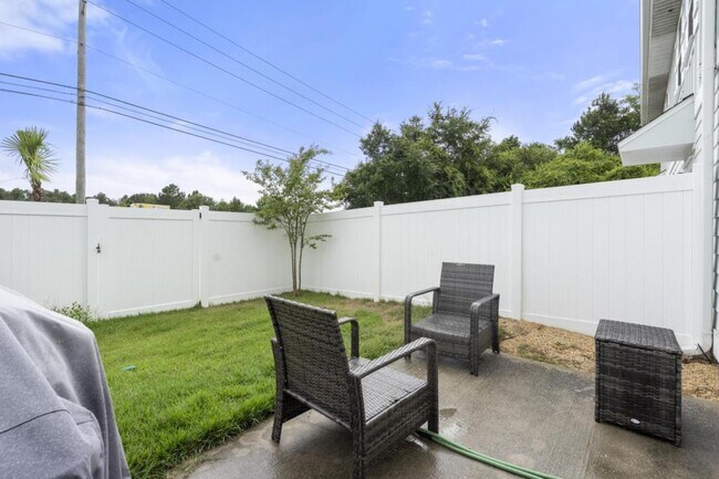 Building Photo - 7522 Shadow Lake Dr