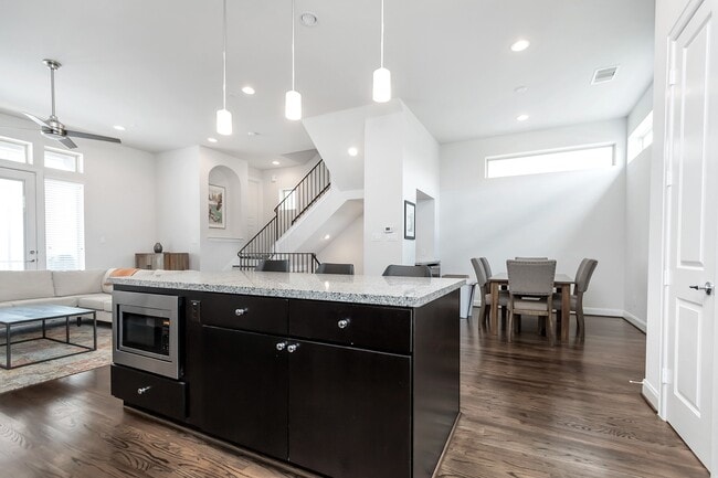 Building Photo - 1221 Bonner St