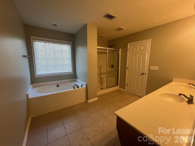 Building Photo - 127 Tilton Dr
