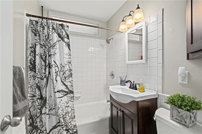 Building Photo - Adorable Three Bedroom Ranch in Overland Parkh