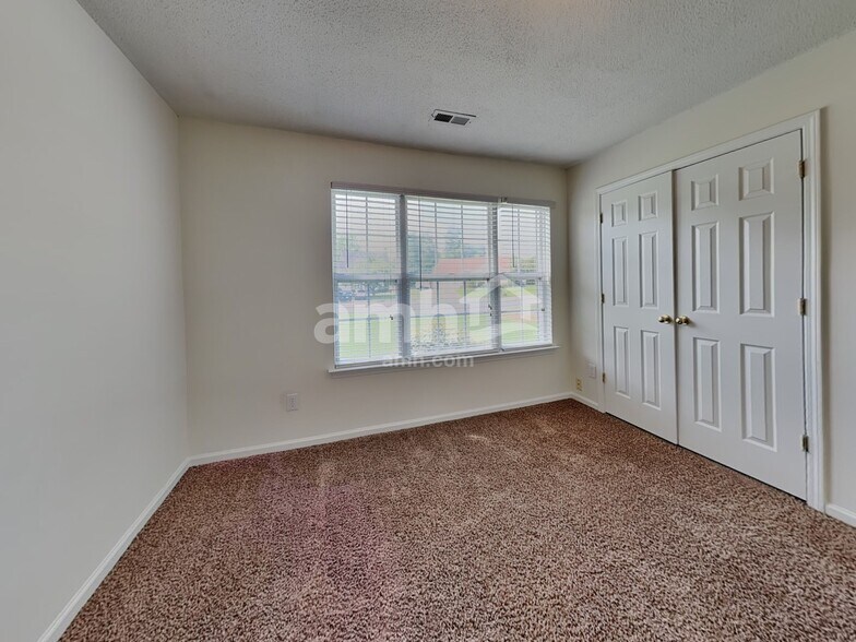 Building Photo - 120 Birch Hill Ct