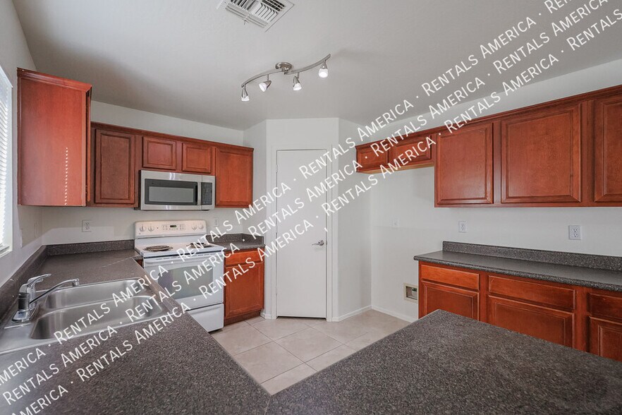 Building Photo - 17747 W Ventura St