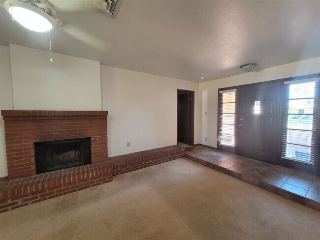 Building Photo - 1340 W 19th St