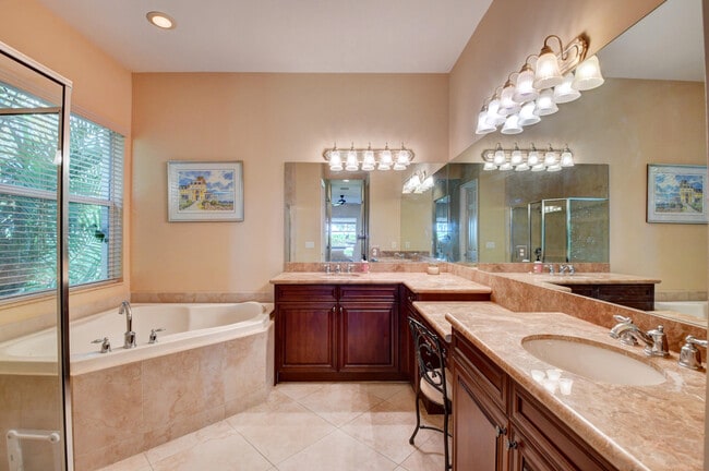 Building Photo - 8891 Starhaven Cove