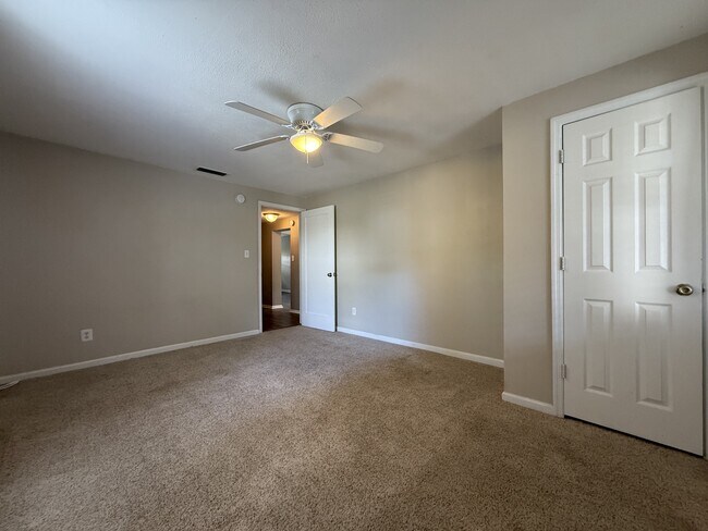 Building Photo - 509 Live Oak StreetUnit 2