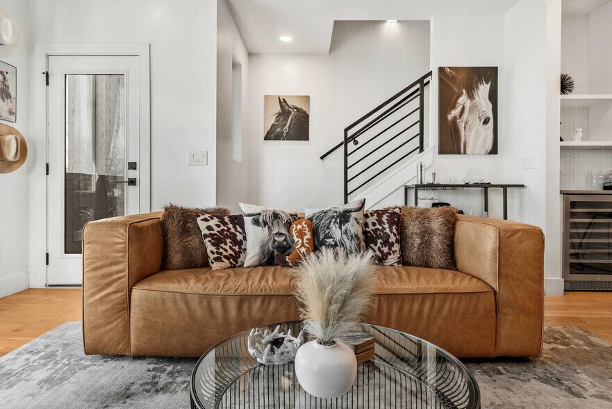 Building Photo - 1007 12th Ave N