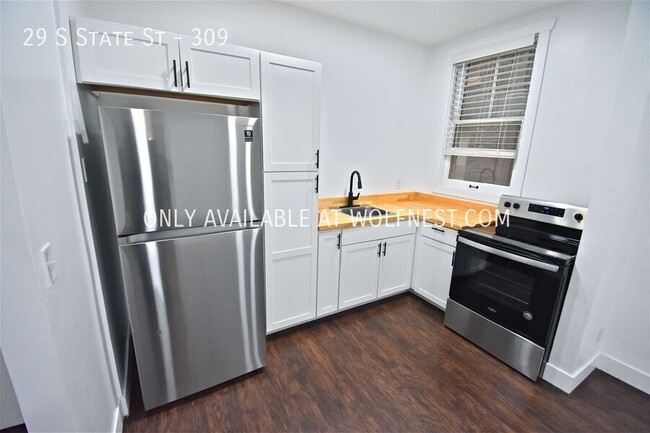 Primary Photo - Remodeled Downtown Studio Condo! No Deposi...