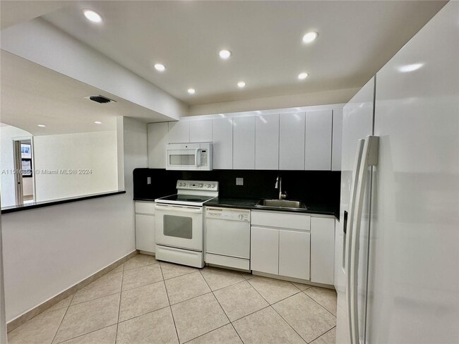 Building Photo - 2301 S Ocean Dr